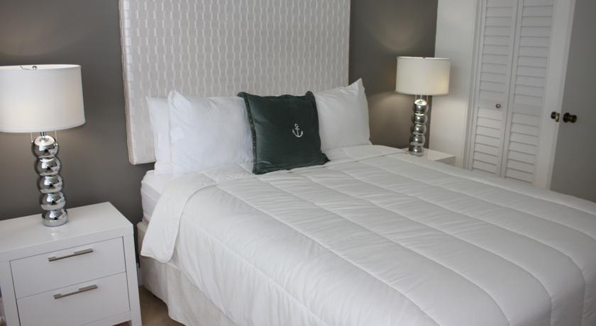 Oceanfront Contemporary Suites Miami Beach Room photo