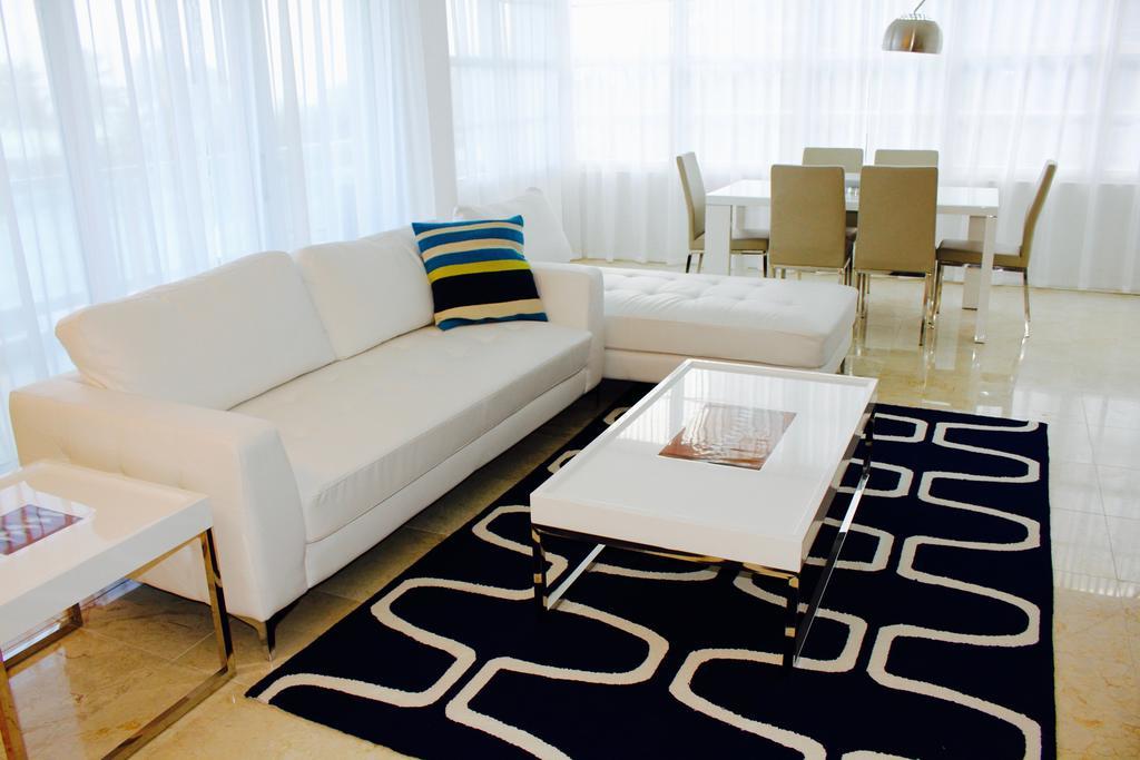 Oceanfront Contemporary Suites Miami Beach Room photo